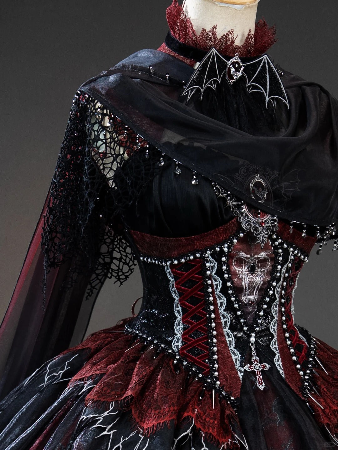 Robe JSK gothique Lolita « Black-Red Dragon Bone »