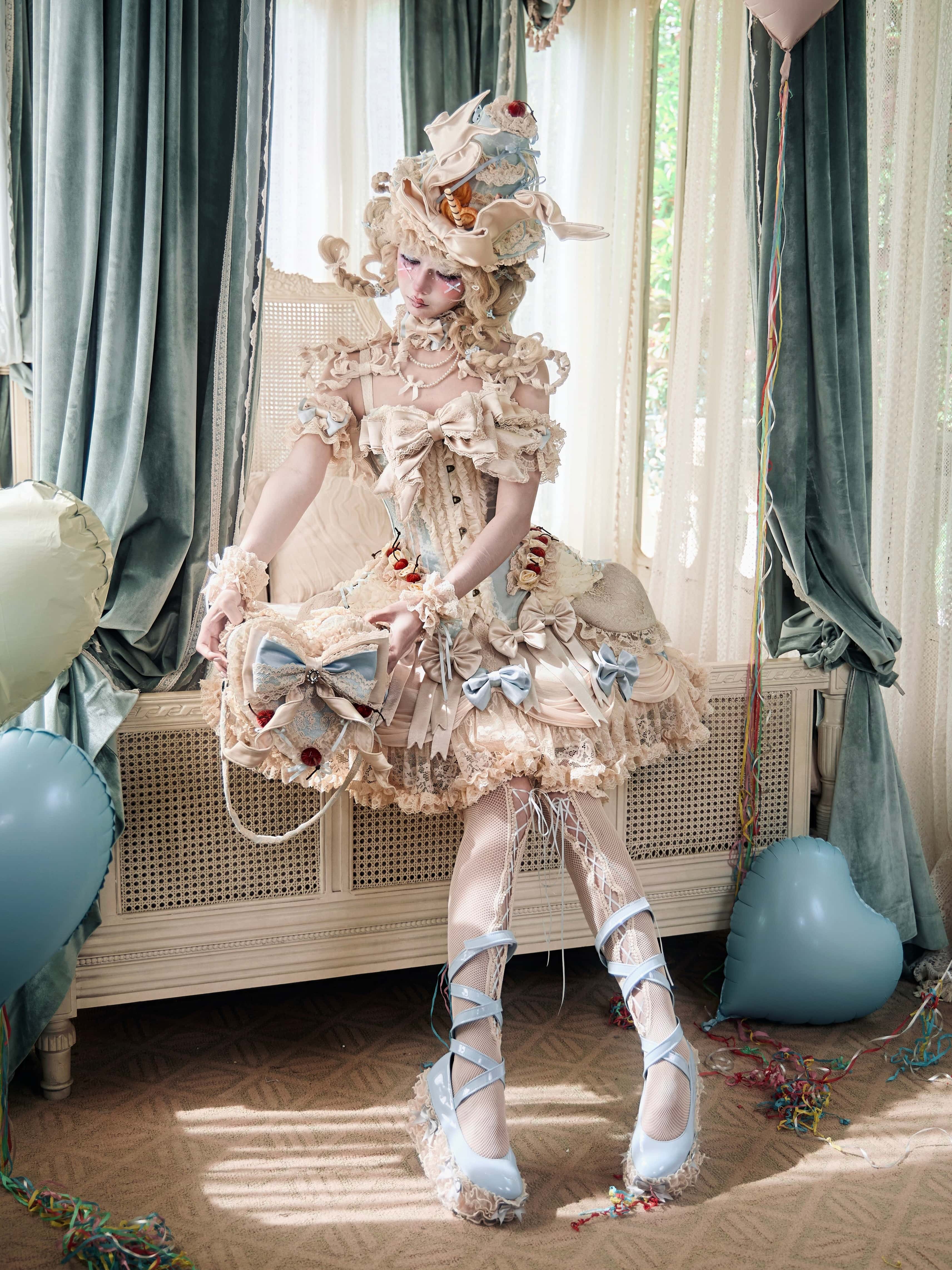 Mousse Rendezvous Rococo Heart Cake Handbag