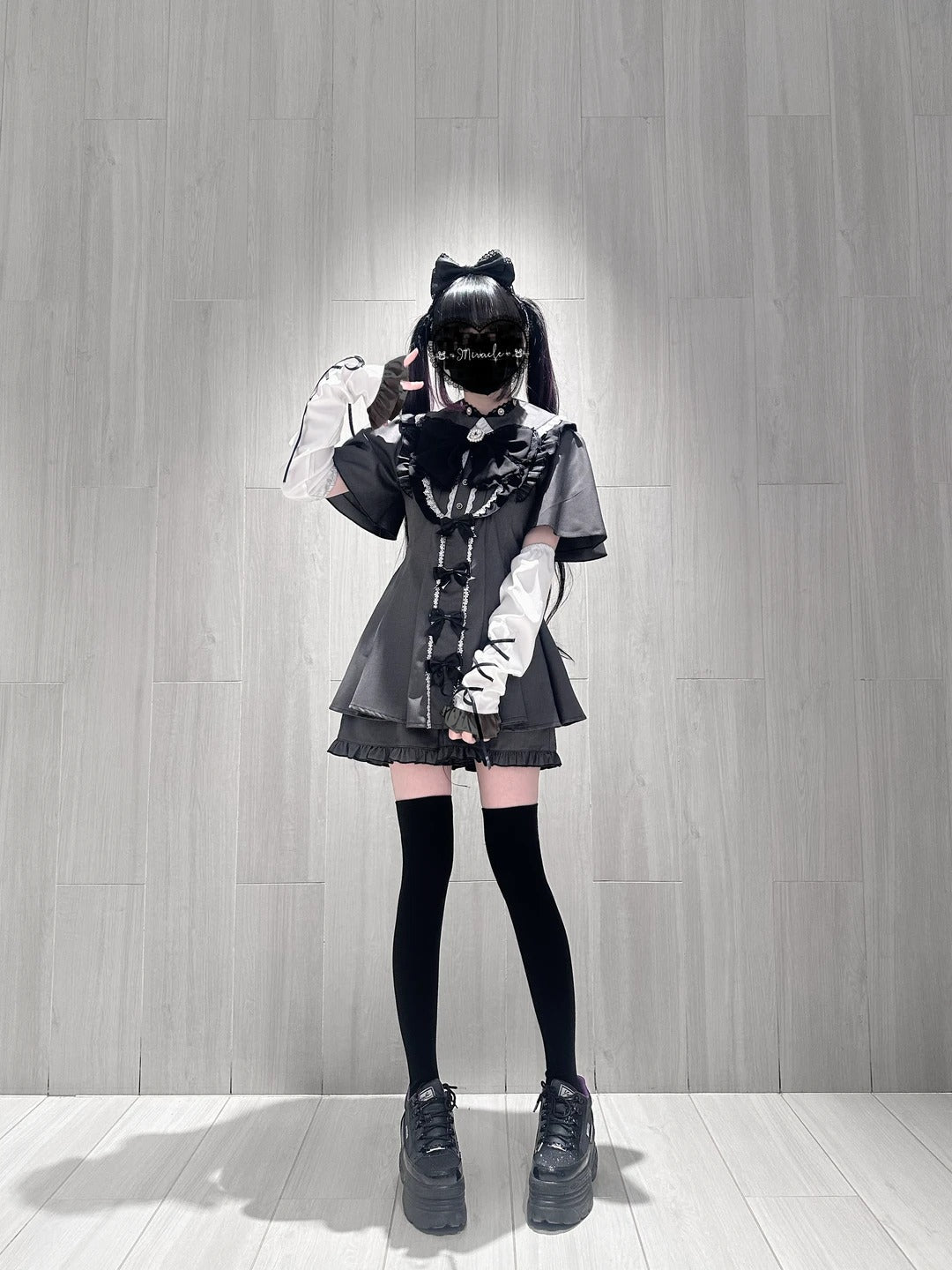 Black Veil Contract Dark Gray Black Velvet Lolita Skirt Outfit Set with Bow - LolitaEra