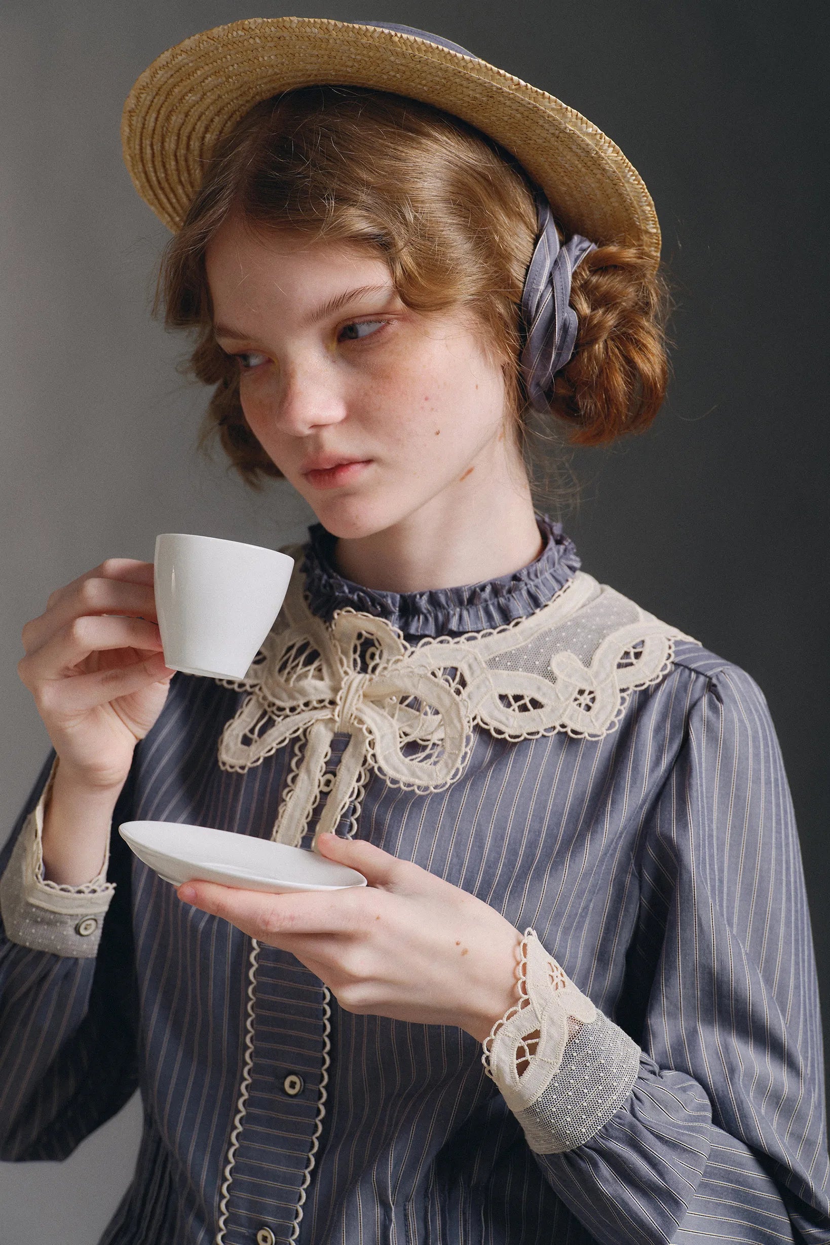Huan Dian Ying Ye Zhong Original Design French Antique Style Striped Lace Embroidery Tulle Sailor Collar Waist-Cinching Shirt