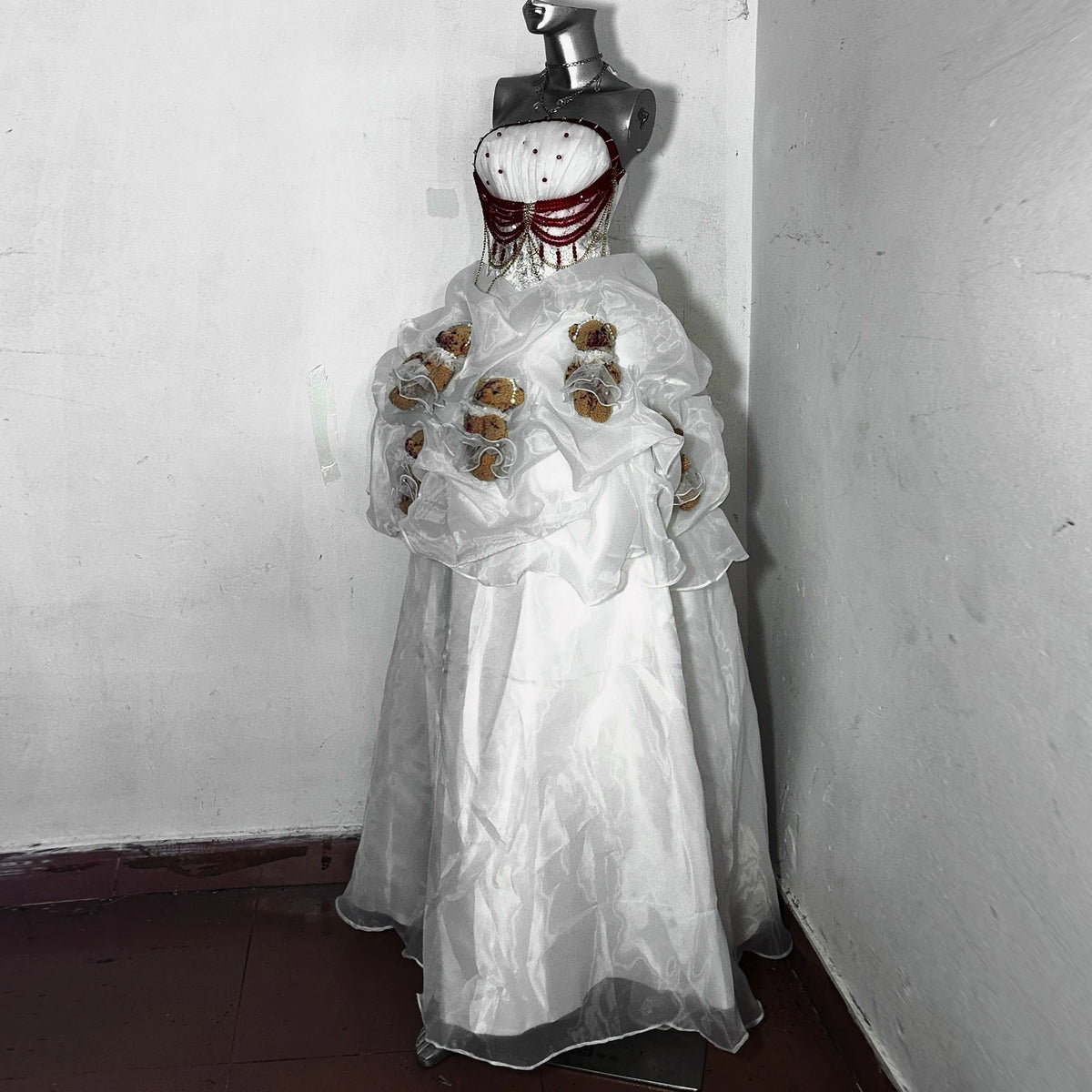 Genuine retro three dimensional wedding dress, with little bears