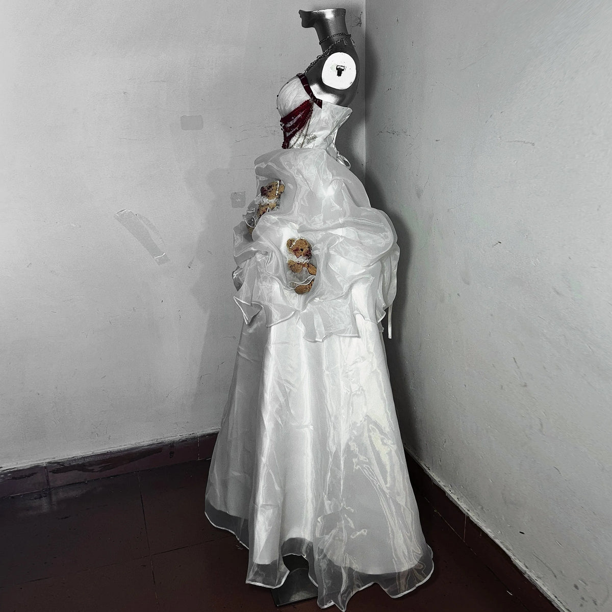 Genuine retro three dimensional wedding dress, with little bears