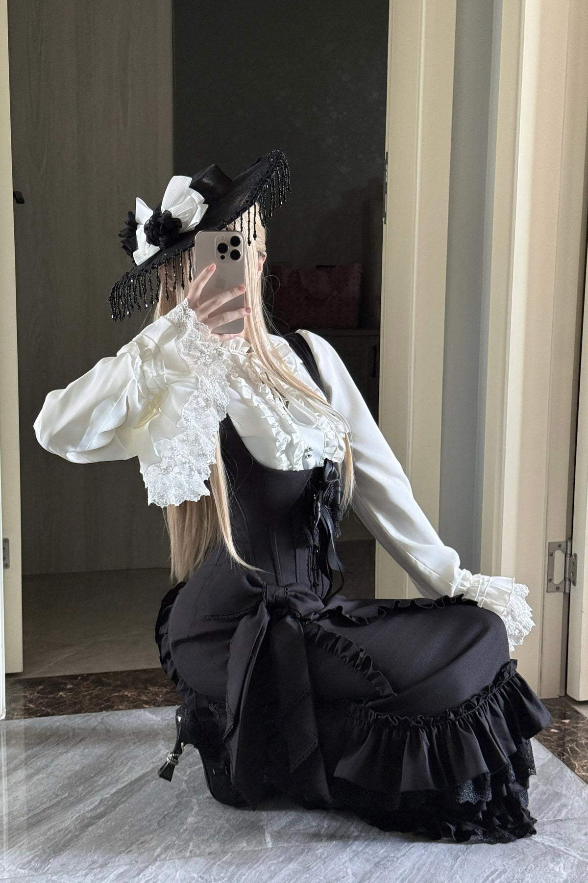 Genuine shirt, french style, "fish tail" cut, hip-accented, Lolita style
