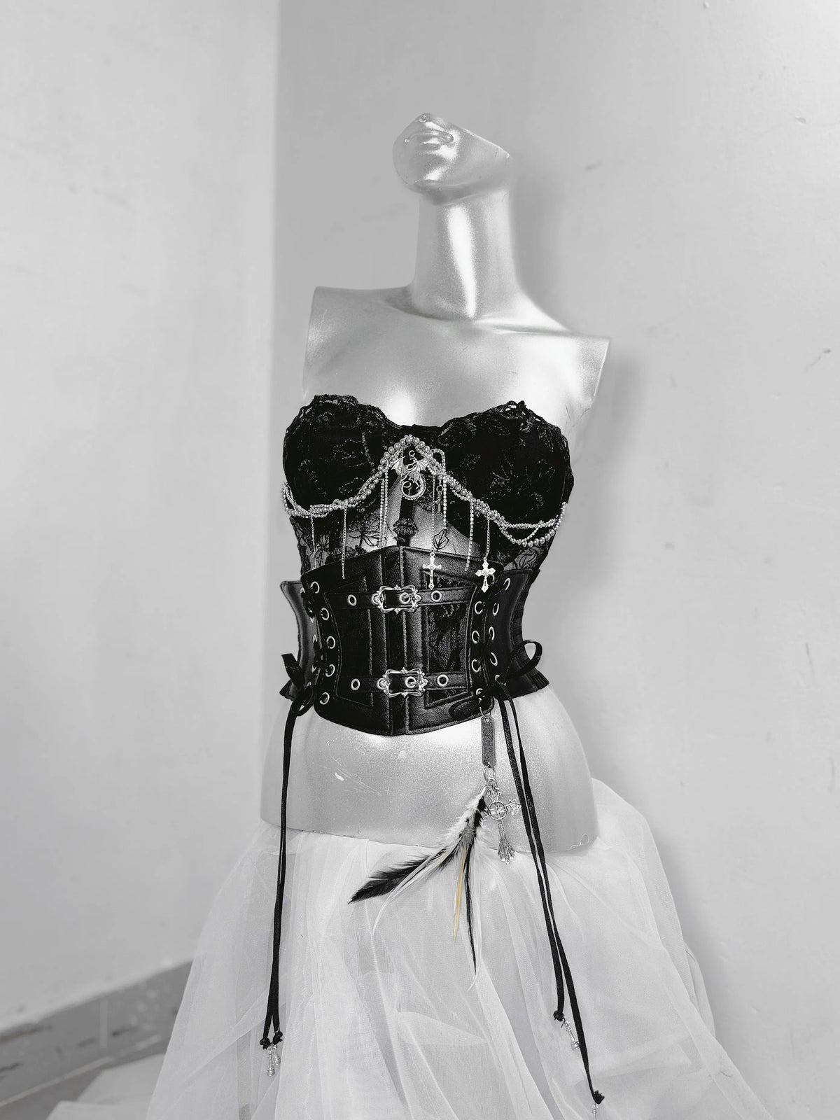 Genuine three dimensional brace, lace split mini-skirt, dress