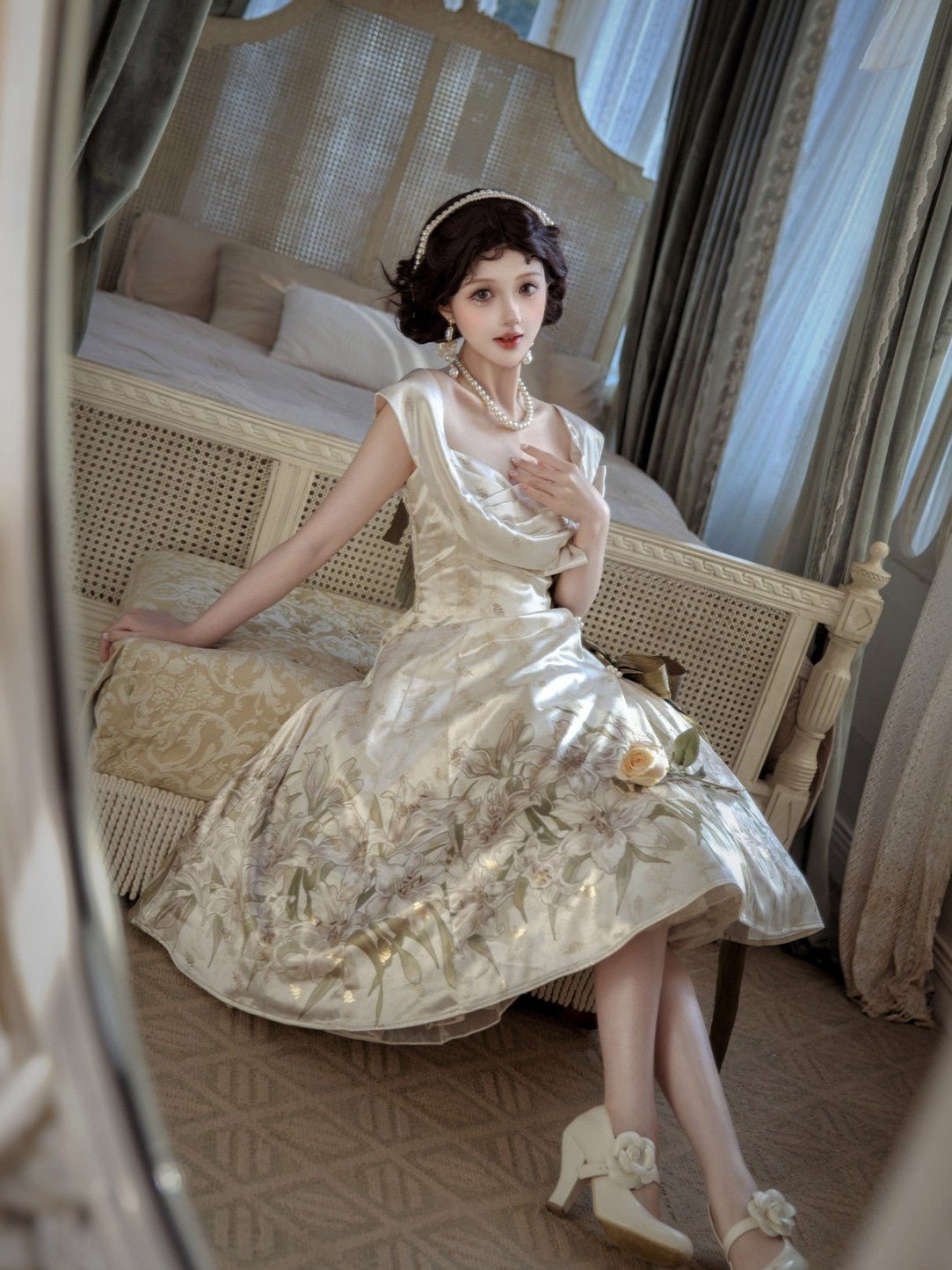 Ivory Gold Lily Print Elegant Classic Lolita Dress - LolitaEra