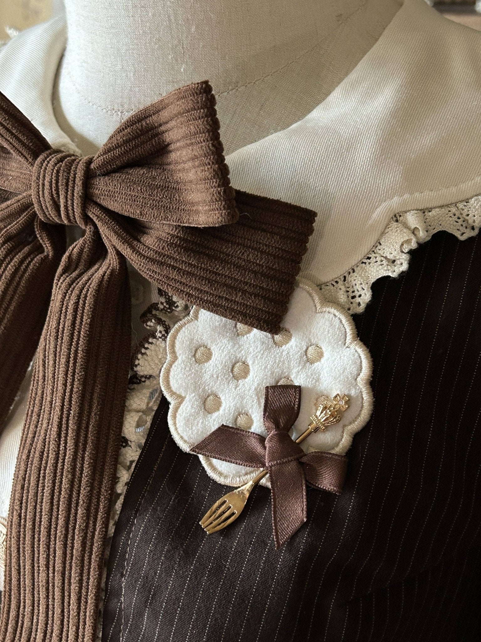 Little Hazelnut Elegant Long Sleeve OP - LolitaEraSet = OP +Hat + BroochBrownSLittle Hazelnut Elegant Long Sleeve OP