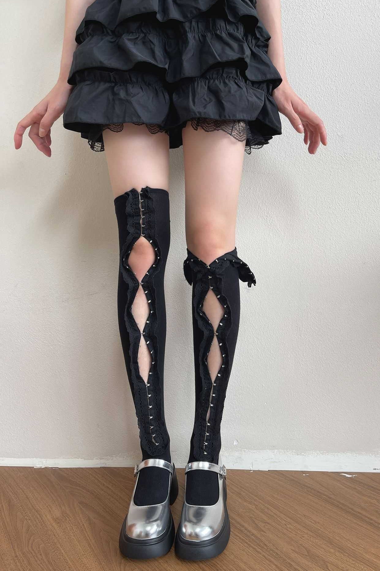 Lolita Asymmetrical Bow Tie Socks - LolitaEra