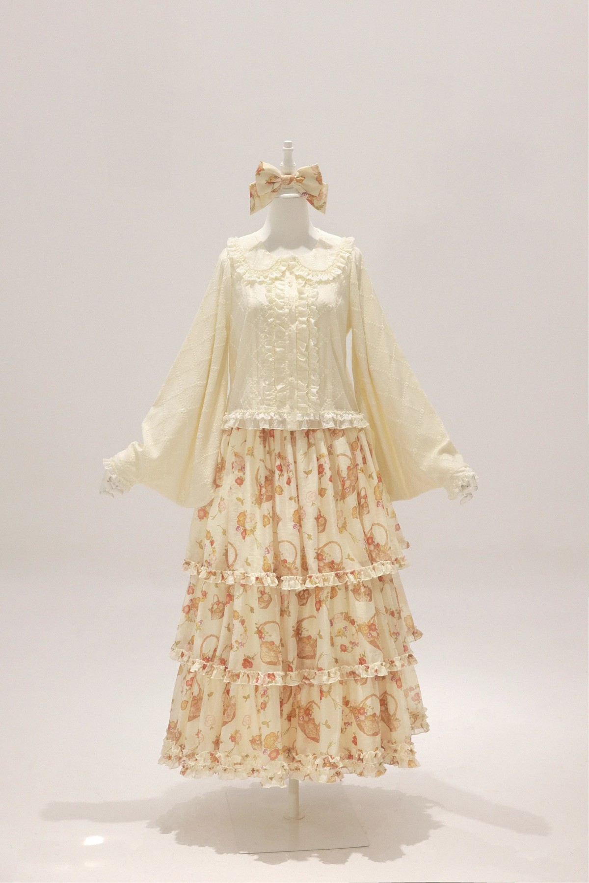 "Yu Hua Yao Yao" Low Waist JSK Restored Raccoon Sleeves Tiered Skirt Doll Collar Top
