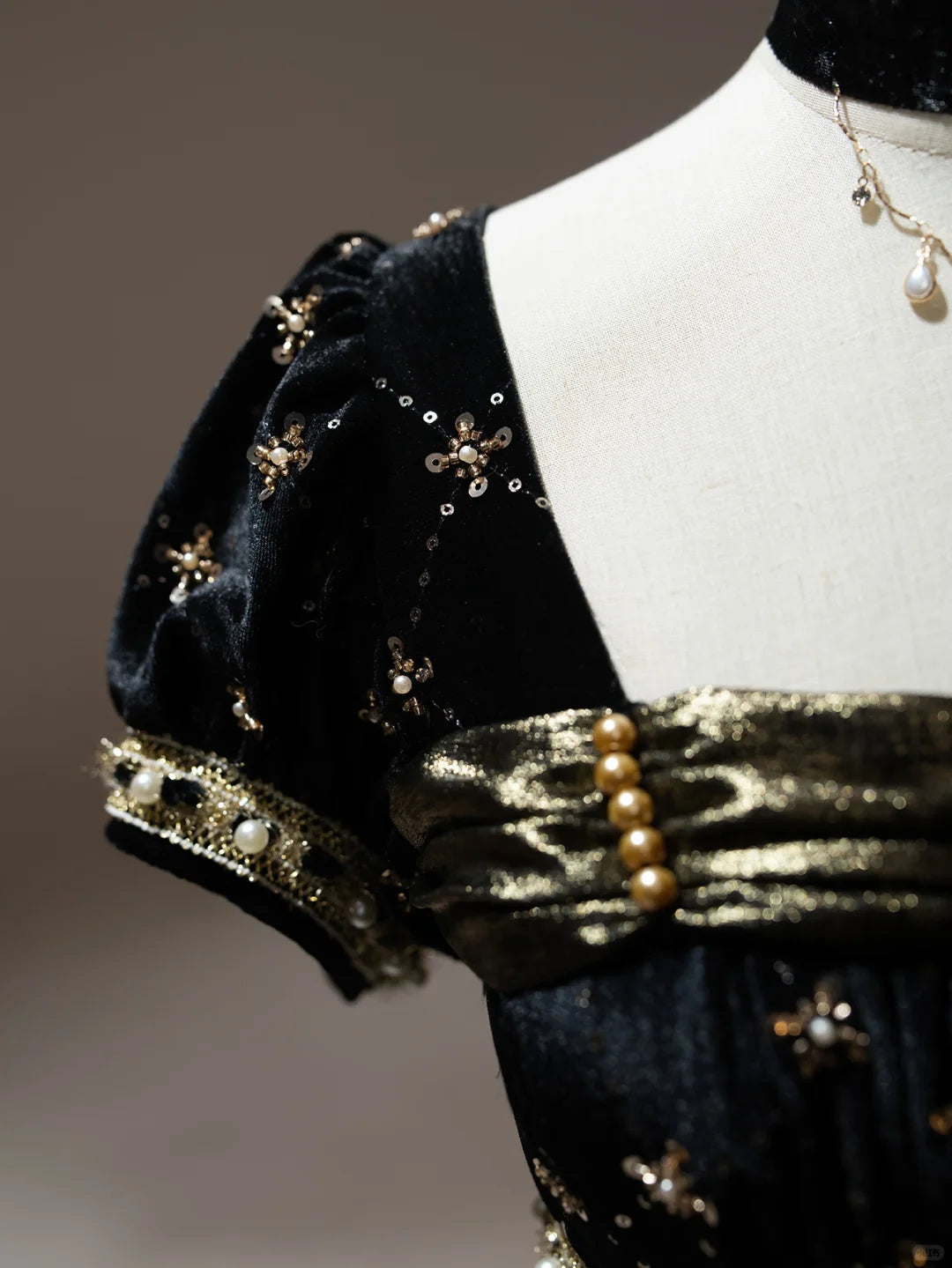 Mirror of Falling Stars Lolita Black Gold Velvet Empire Dress