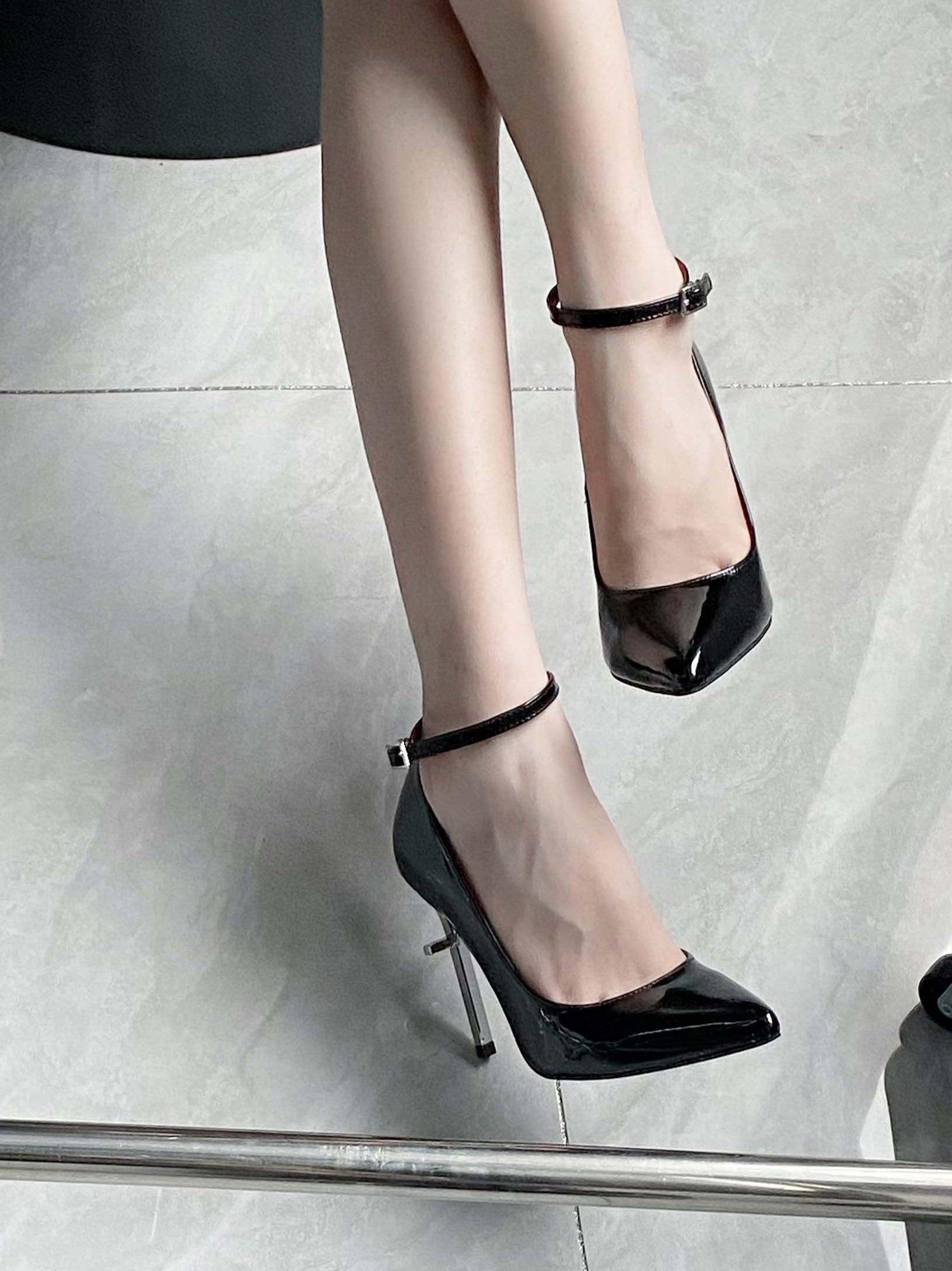 Arachne Gothic Genuine Leather Cross Heel Pointed Toe High Heels