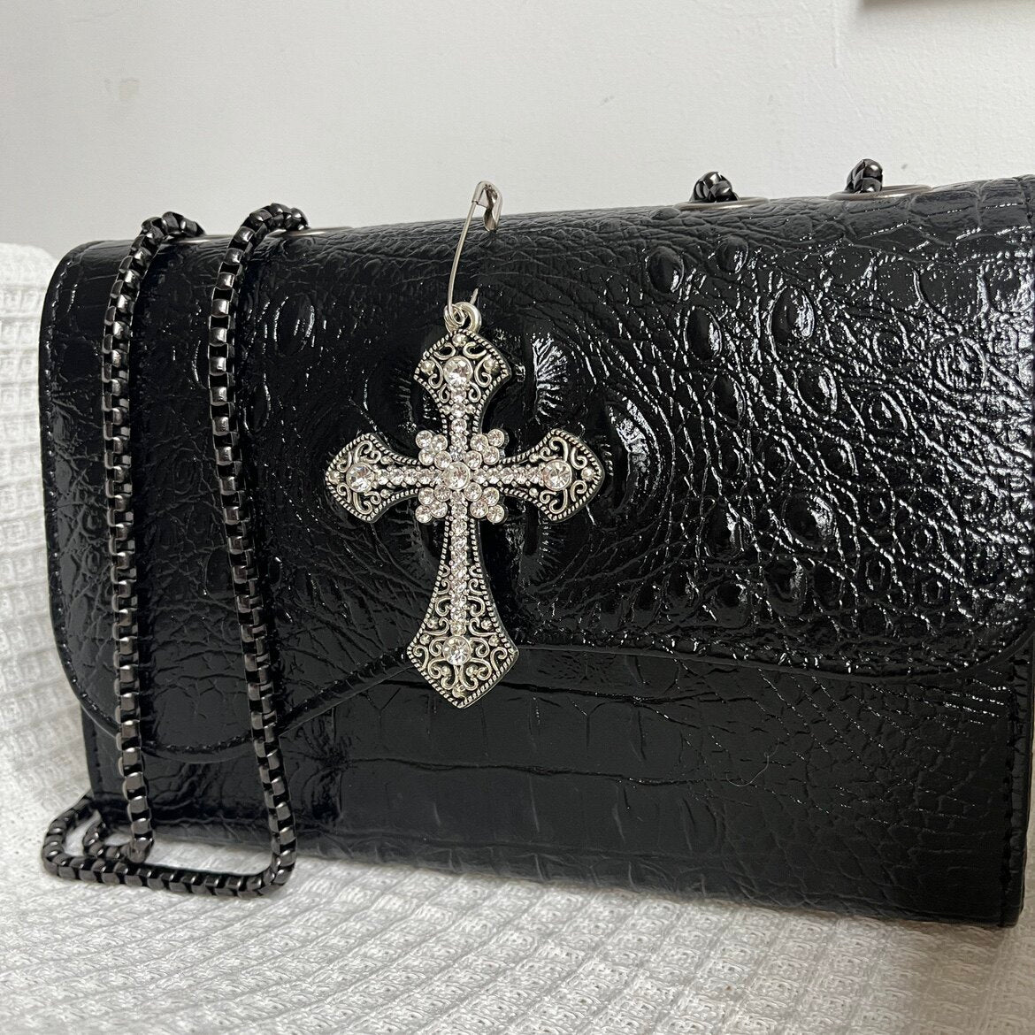 Black Crocodile Texture Gothic Cross Chain Crossbody Bag