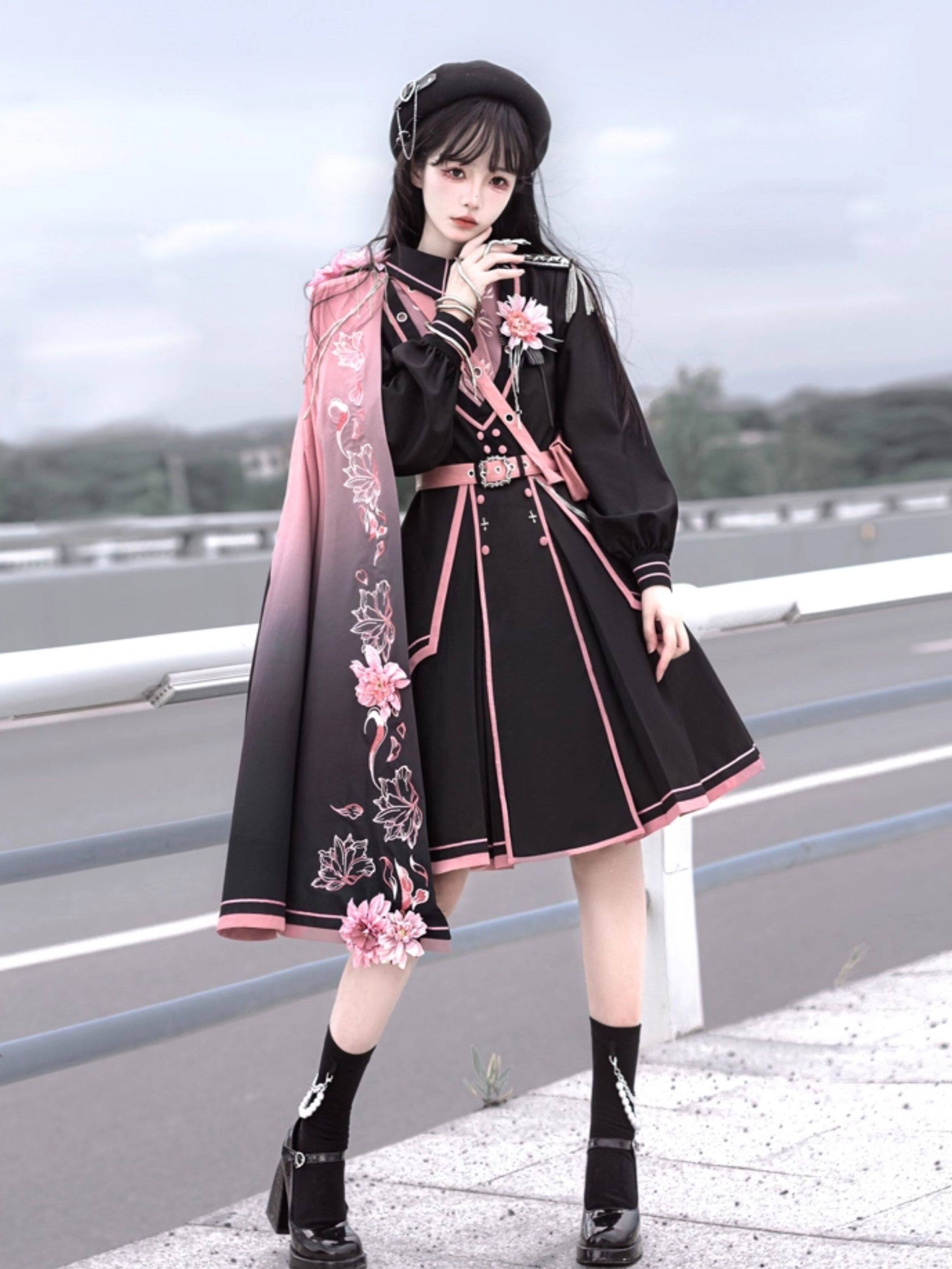 Manteau-cape Lolita militaire rose foncé Sakura Elegance