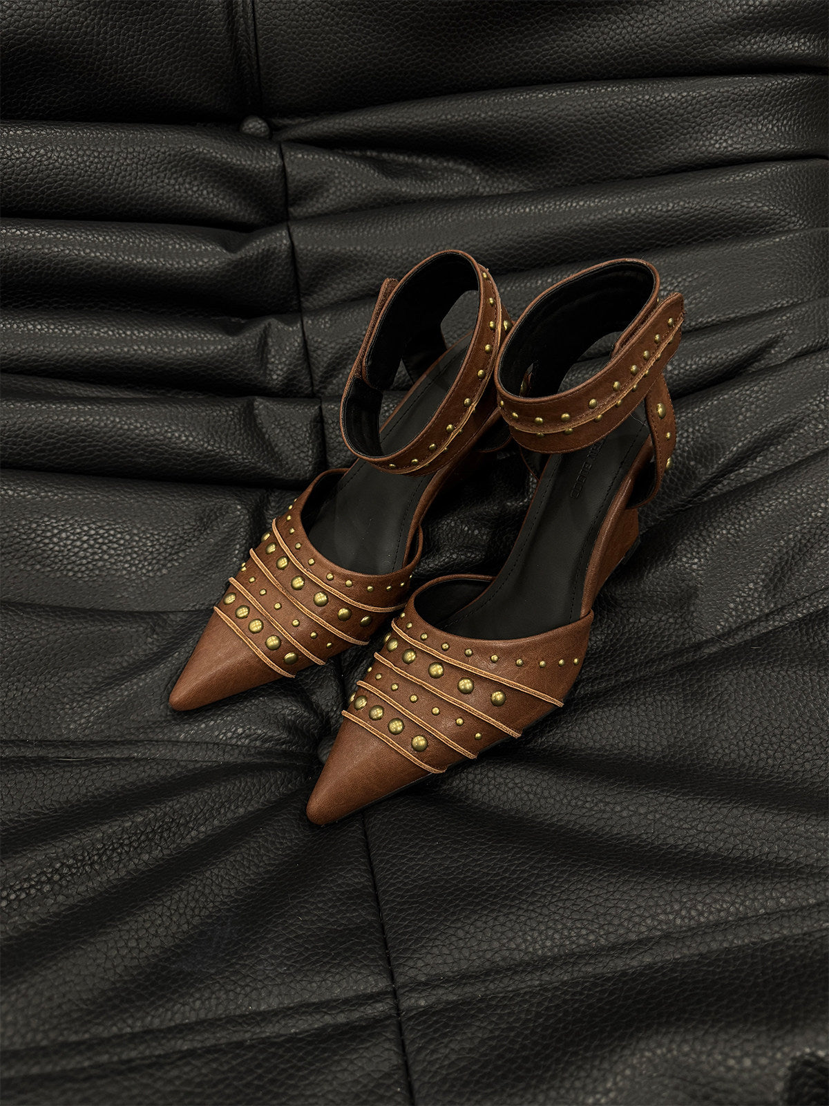 Tribal‑Style Spike‑Stud Pointed‑Toe Wedge‑Heel Pumps