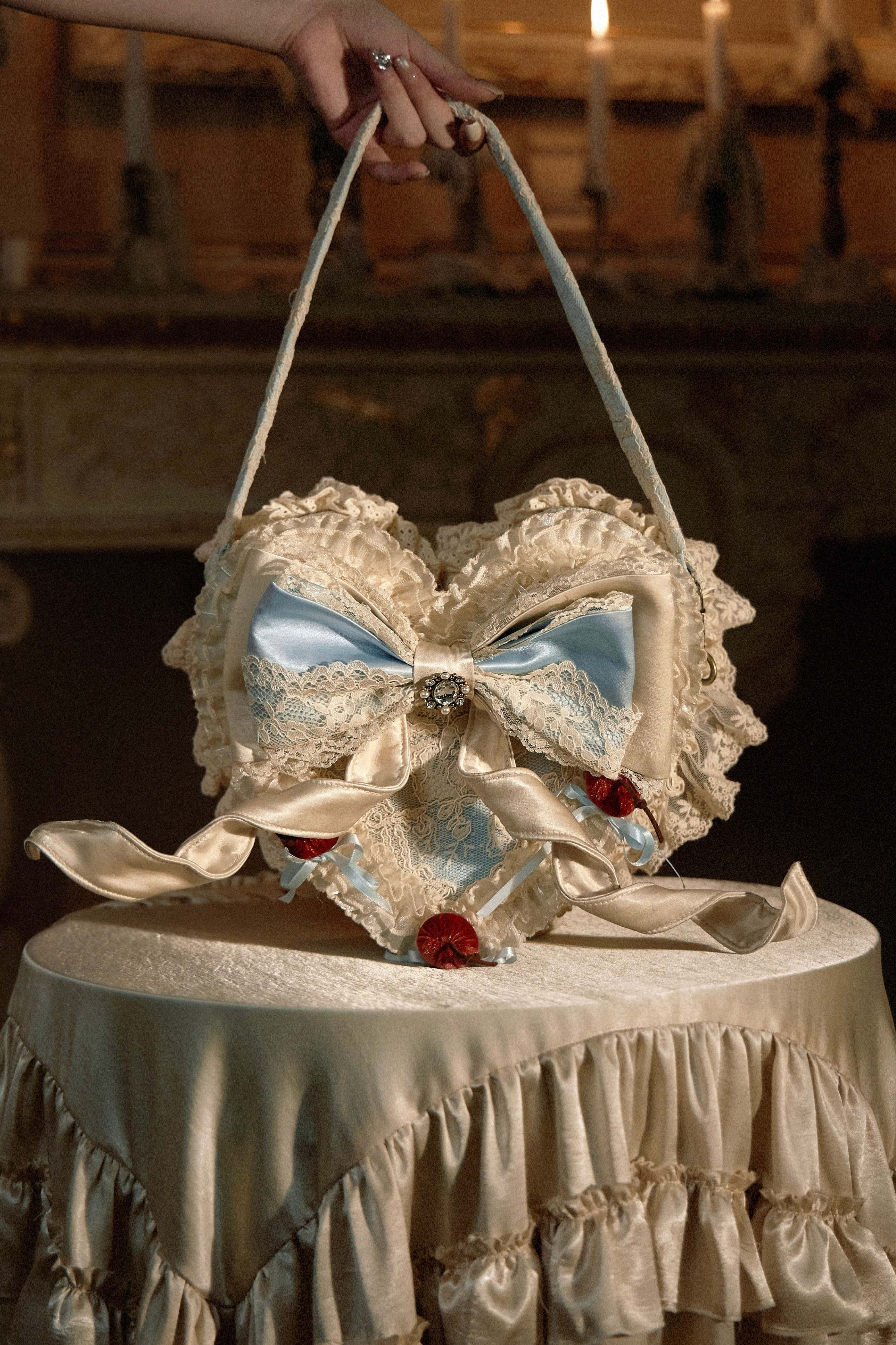 Mousse Rendezvous Rococo Heart Cake Handbag