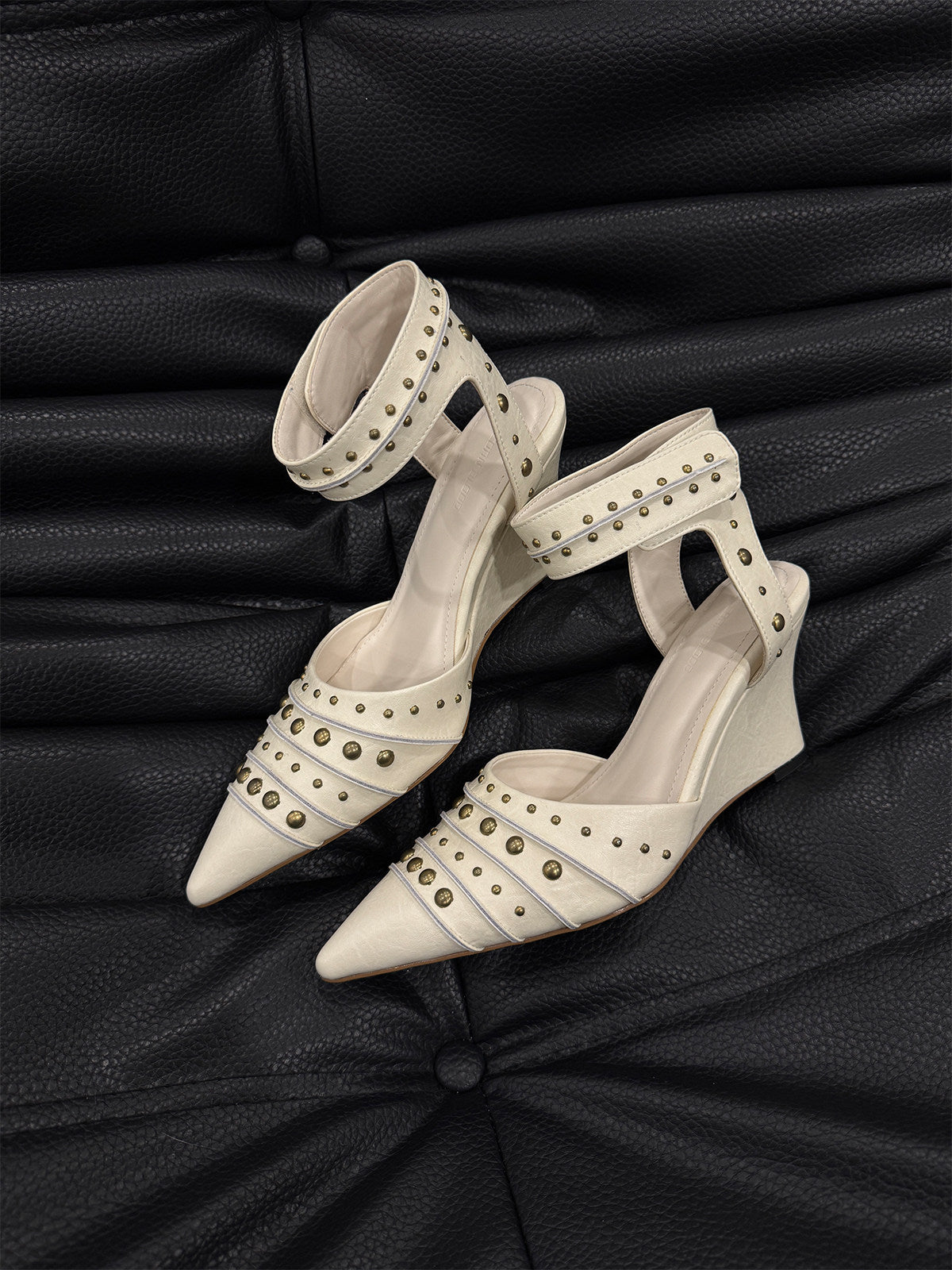Tribal‑Style Spike‑Stud Pointed‑Toe Wedge‑Heel Pumps