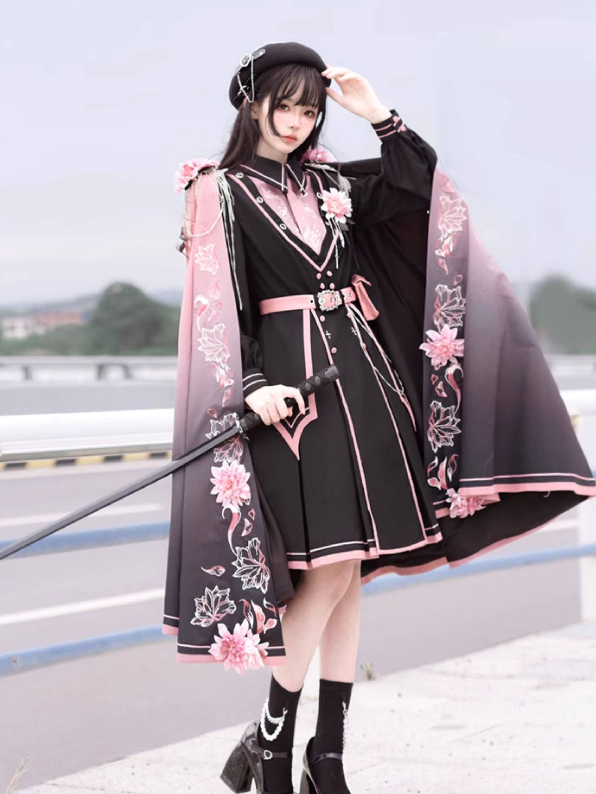 Manteau-cape Lolita militaire rose foncé Sakura Elegance