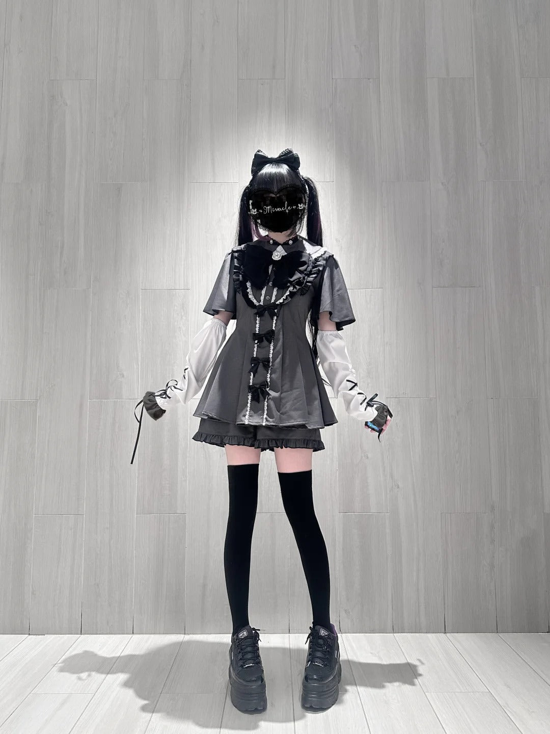 Black Veil Contract Dark Gray Black Velvet Lolita Skirt Outfit Set with Bow - LolitaEra