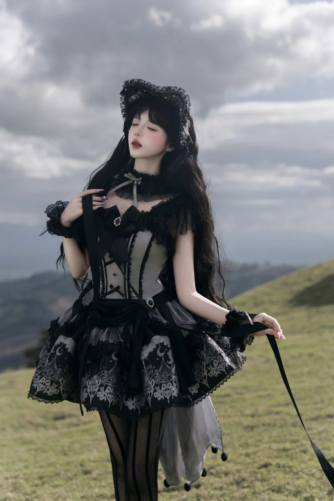 Deer Comes With Dreams Silver Black Lace Lolita JSK - LolitaEraBlack SetXSDeer Comes With Dreams Silver Black Lace Lolita JSK