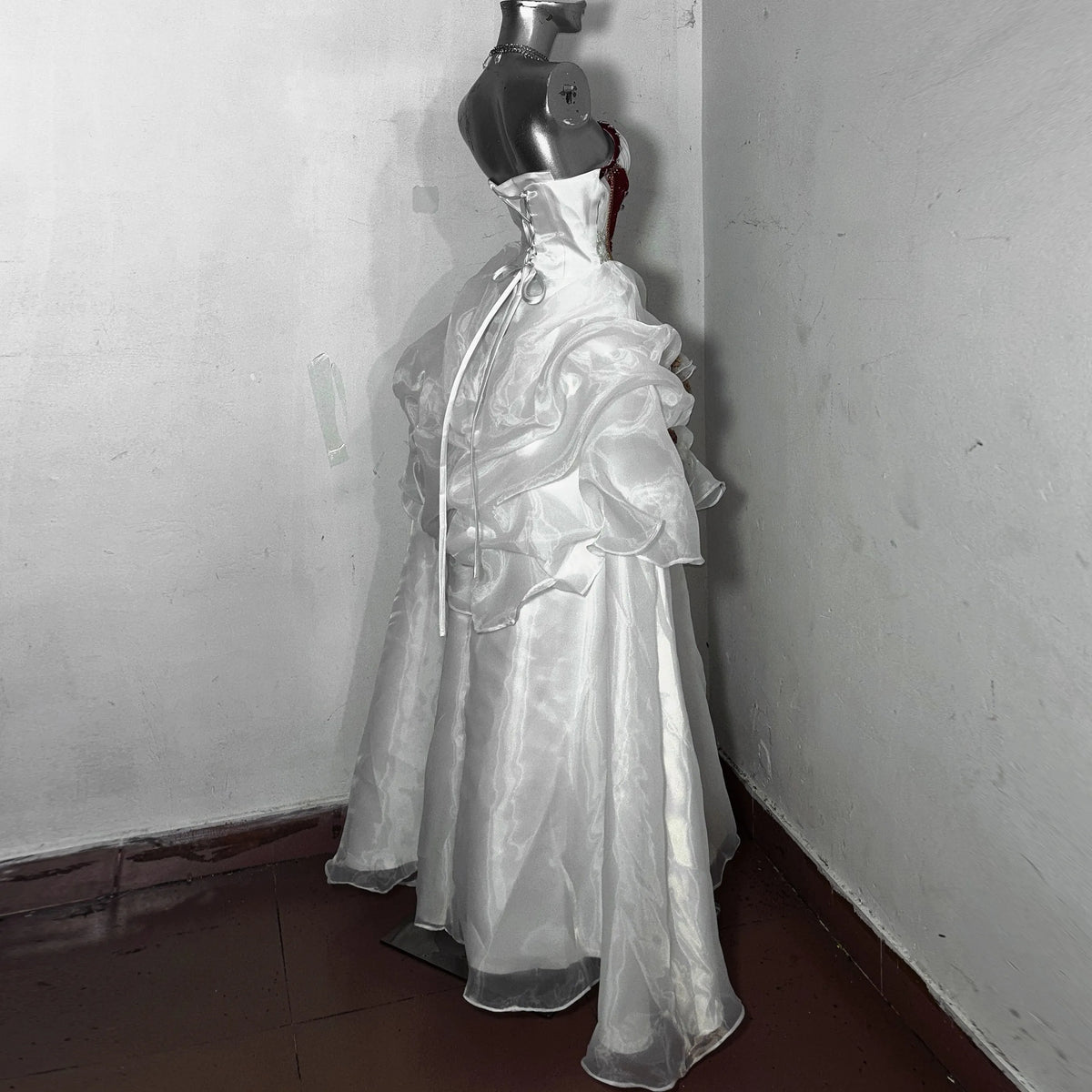Genuine retro three dimensional wedding dress, with little bears