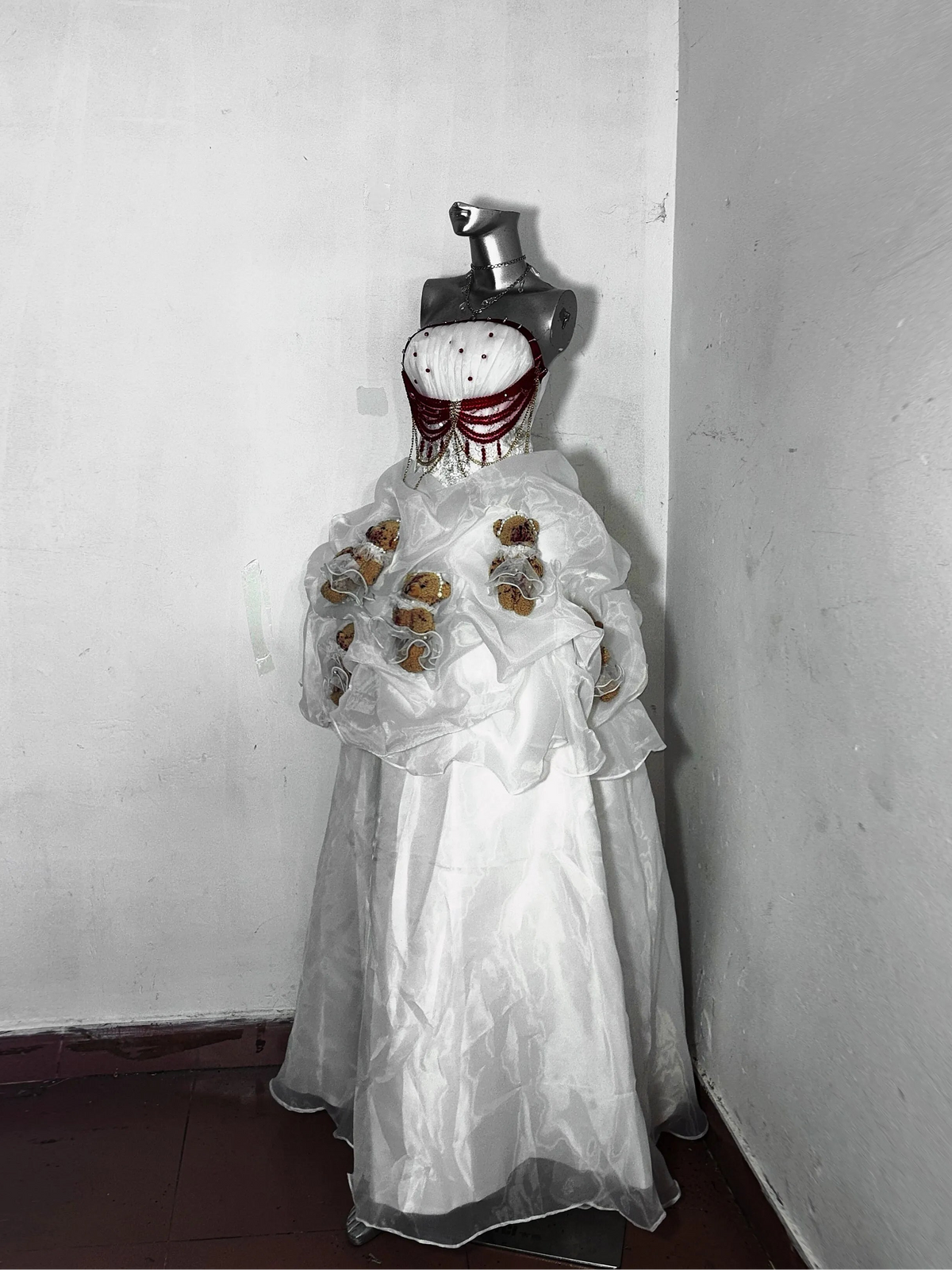 Genuine retro three dimensional wedding dress, with little bears