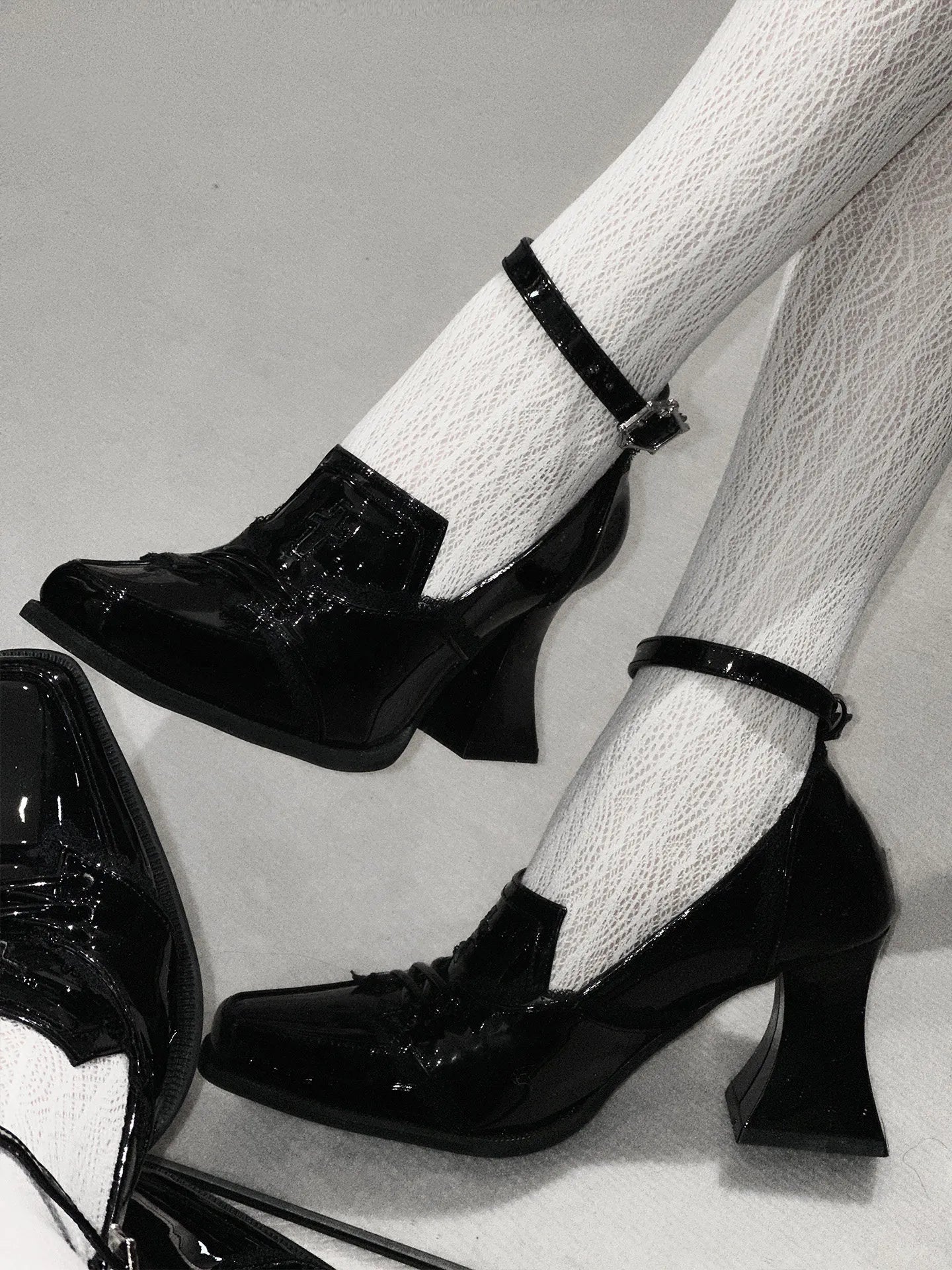 In-stock Holy Cross Chunky Heel Uniform Shoes Vintage Gothic Original High Heel Pointed Toe Subculture Lolita Women's Shoes