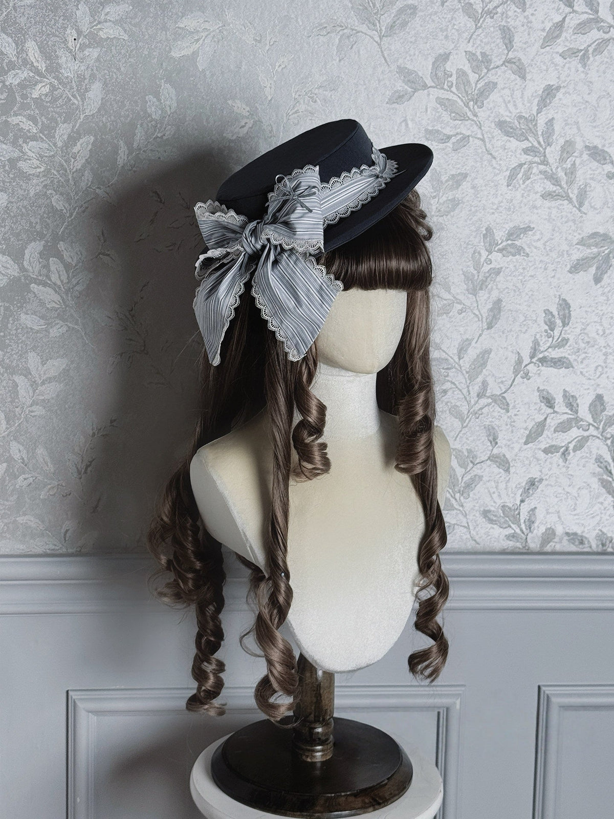 Victoria Duke Classic Lolita Hat & Embroidered Badge - LolitaEra